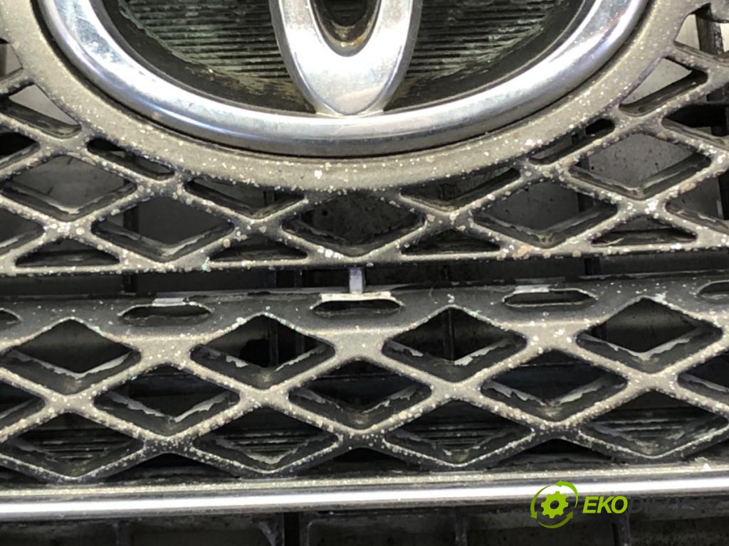 TOYOTA COROLLA (_E12_) 2001 - 2007    2.0 D-4D (CDE120_) 66 kW [90 KM] olej napędowy 2002 - 2006  mřížka maska  (Mřížky (masky) chladičů)