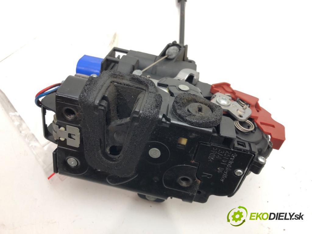 SKODA FABIA II (542) 2006 - 2014    1.4 TDI 59 kW [80 KM] olej napędowy 2007 - 2010  zámok dveře pravý zadní část 6Y0839016A