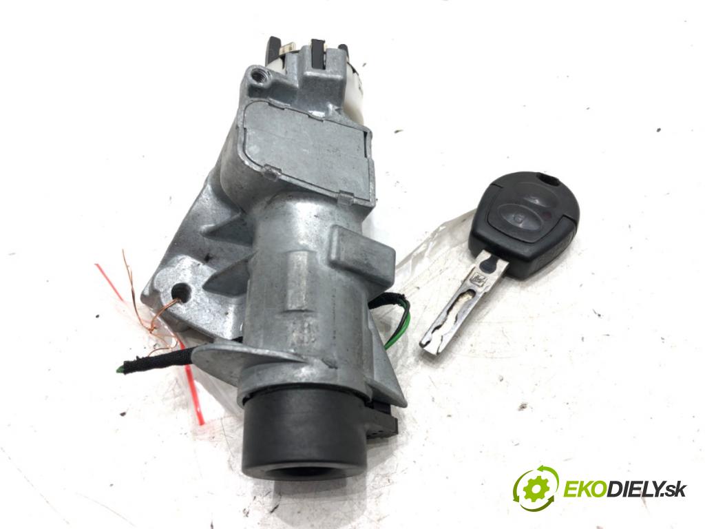 VW PASSAT B5 (3B2) 1996 - 2001    1.9 TDI 66 kW [90 KM] olej napędowy 1996 - 2000  spinačka 4D0905851E (Spínacie skrinky a kľúče)