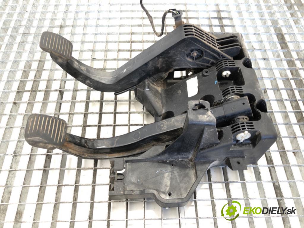 FIAT DUCATO Autobus (250_) 2006 - 2022    130 Multijet 2,3 D 96 kW [131 KM] olej napędowy 2011 - 2022  PEDÁL:  (Pedále)