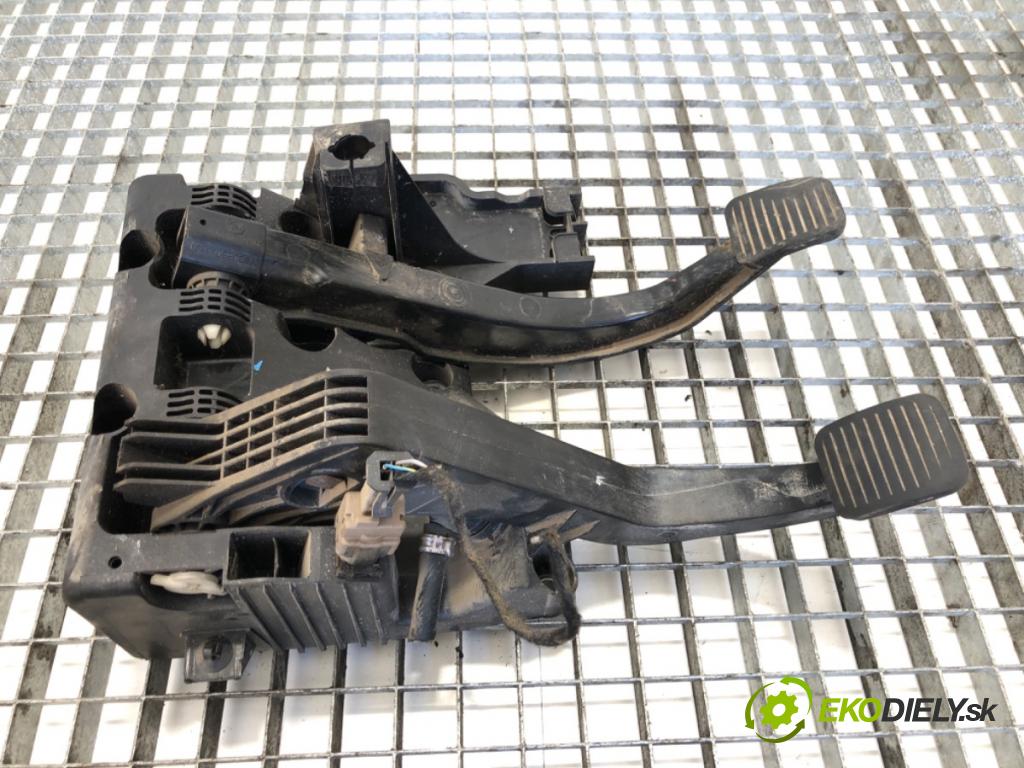 FIAT DUCATO Autobus (250_) 2006 - 2022    130 Multijet 2,3 D 96 kW [131 KM] olej napędowy 2011 - 2022  PEDÁL:  (Pedále)