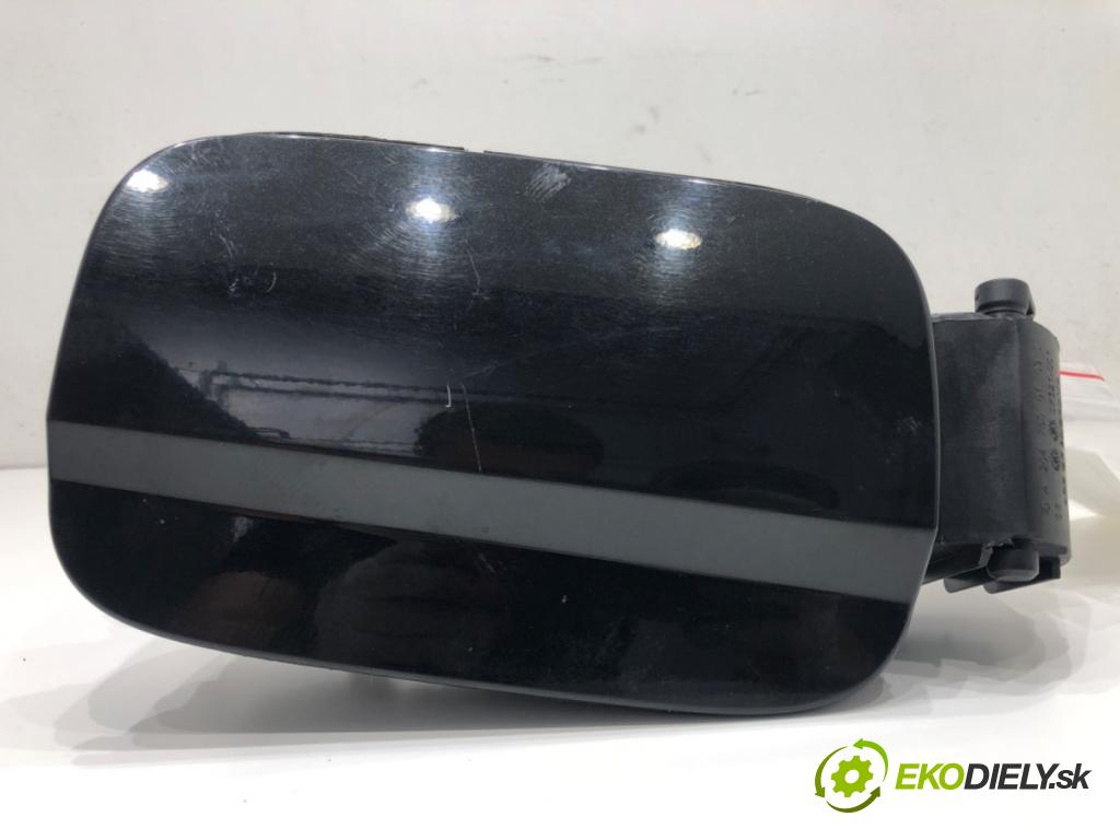 MERCEDES-BENZ KLASA C (W204) 2007 - 2015    C 200 CDI (204.001) 100 kW [136 KM] olej napędowy 2009 - 2014  Dvierka nádrže paliva  (Ostatné)