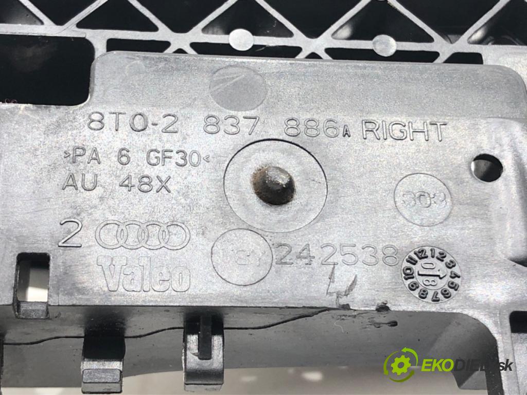 AUDI A4 B8 Avant (8K5) 2007 - 2015    2.0 TDI 100 kW [136 KM] olej napędowy 2008 - 2015  Kľučka vonkajšia pravy zad