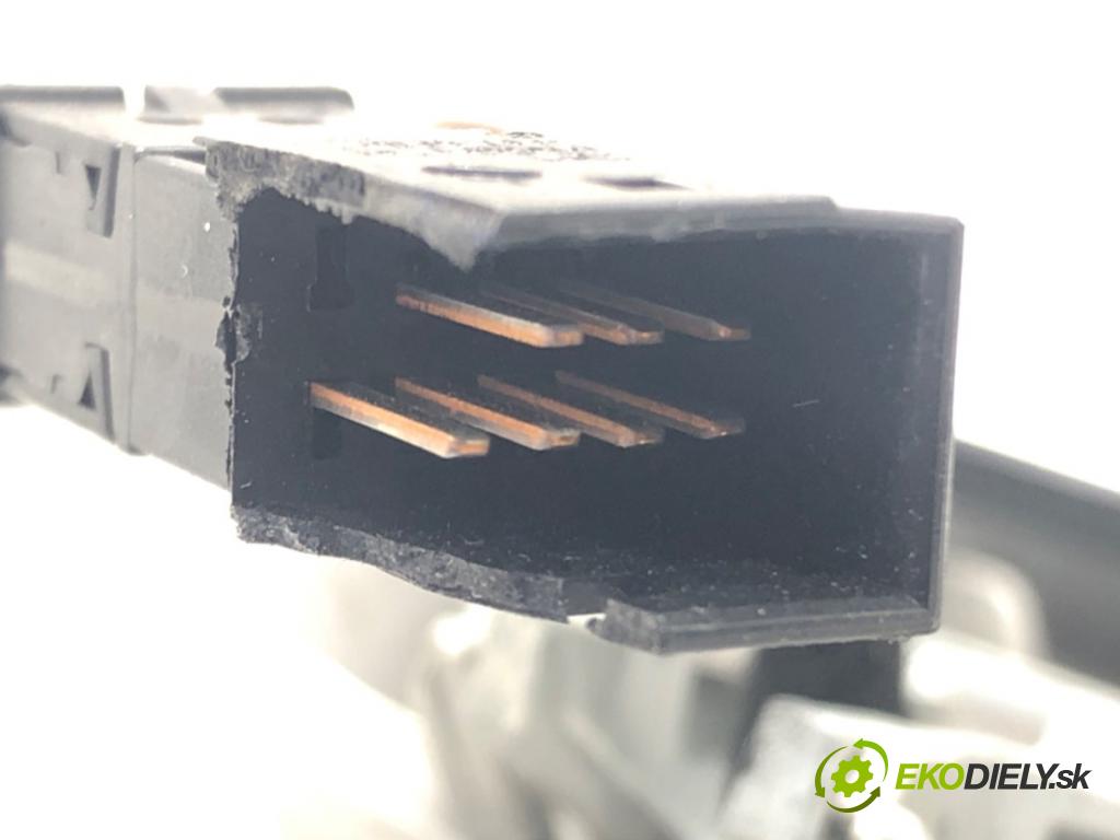 AUDI A6 C7 Avant (4G5, 4GD) 2011 - 2018    3.0 TDI quattro 180 kW [245 KM] olej napędowy 2011 - 2018  zpětné zrcátko vnitřní 8R0857511B (Světla vnitřní)