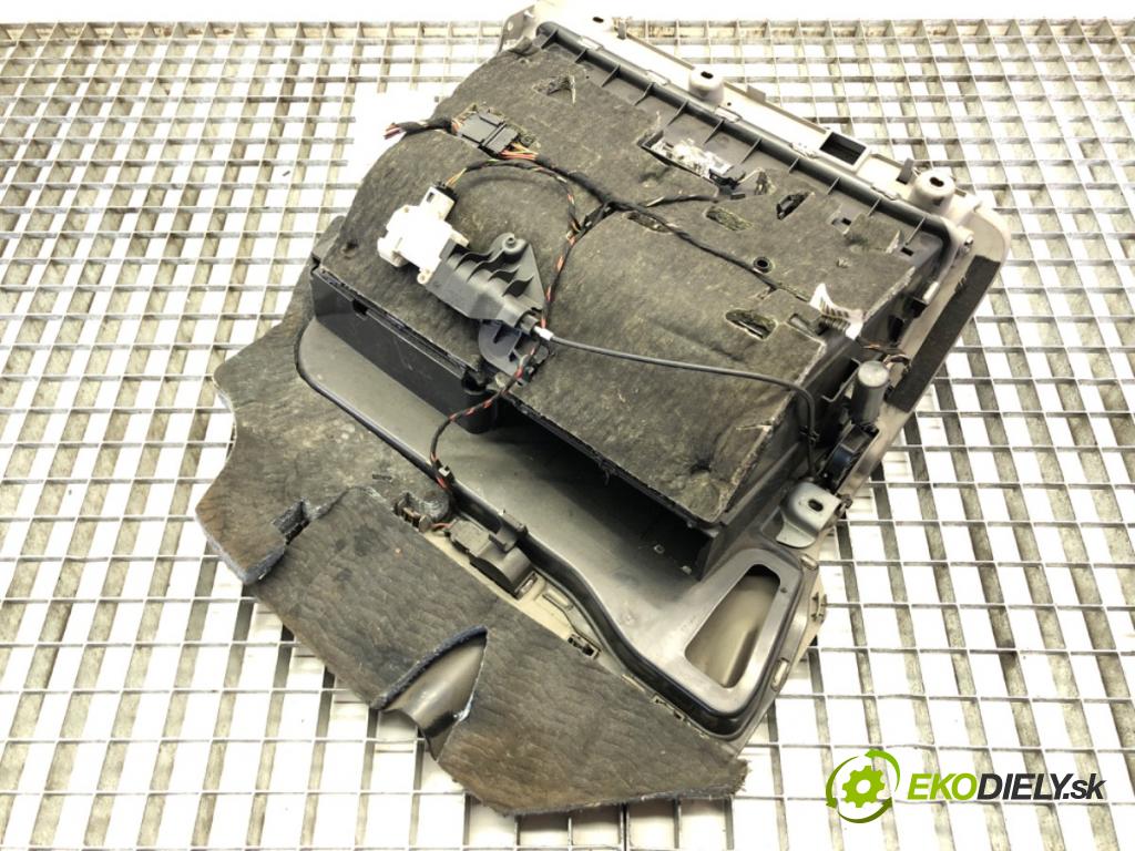 AUDI A6 C6 Avant (4F5) 2004 - 2011    2.4 130 kW [177 KM] benzyna 2005 - 2008  Priehradka, kastlík spolujazdca  (Priehradky, kastlíky)