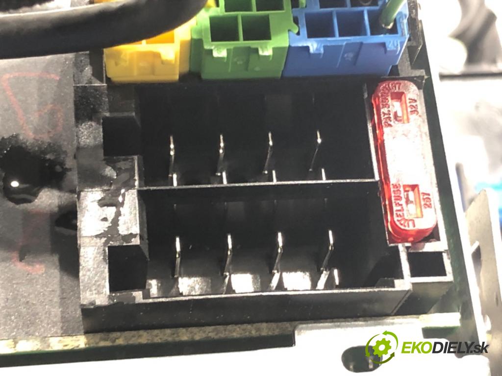 FIAT BRAVO II (198_) 2006 - 2022    1.9 D Multijet (198AXC1B) 110 kW [150 KM] olej napędowy 2007 - 2014  RADIO  (Audio zariadenia)