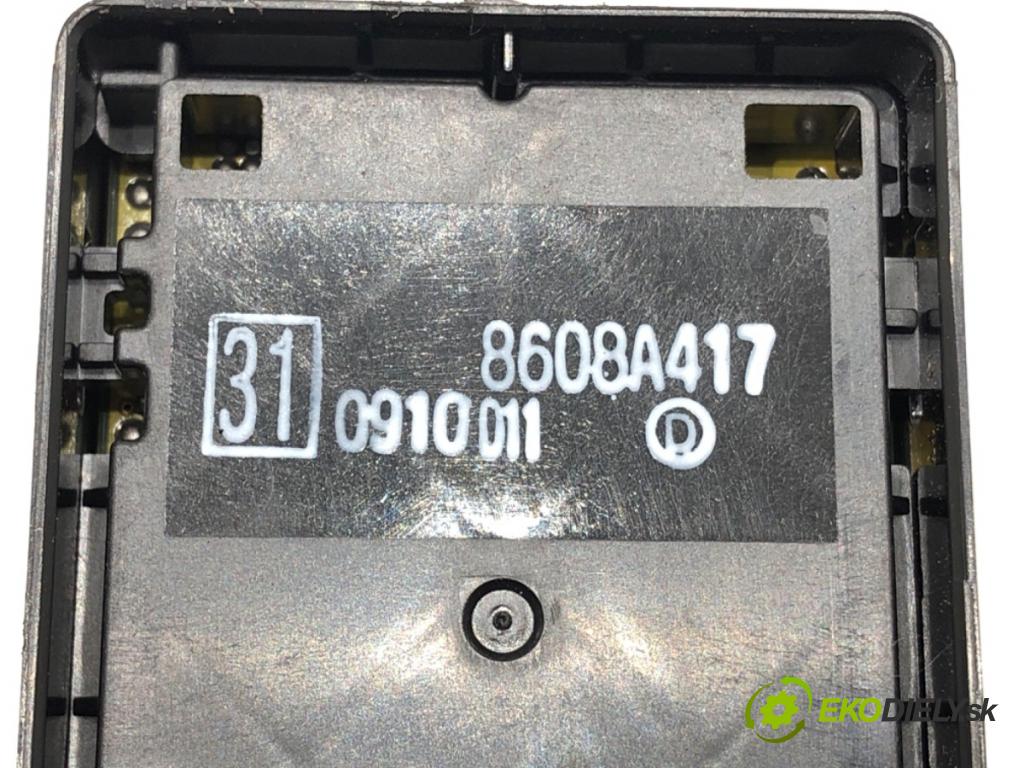 MITSUBISHI OUTLANDER III (GG_W, GF_W, ZJ, ZL, ZK) 2010 - 2022    2.4 Hybrid 4WD (GG3W) 99 kW [135 KM] Hybryda silnik benzynowy / elektryczny 2018 - 2022  Prepínač okien 8608A417 (Prepínače, spínače, tlačidlá a ovládače kúrenia)