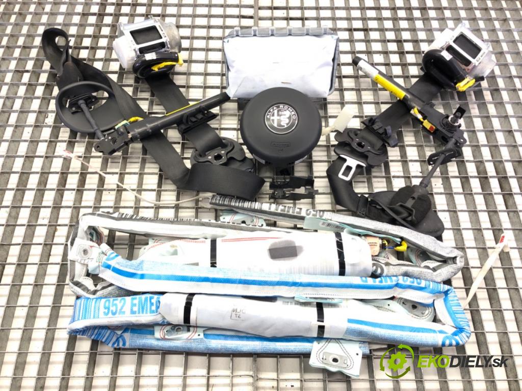 ALFA ROMEO GIULIA (952_) 2015 - 2022    2.0 Veloce (952ACA25) 206 kW [280 KM] benzyna 2016 - 2022  AirBag volantu spolujazdca pasy ZÁBORY: 01561452840 00505511550