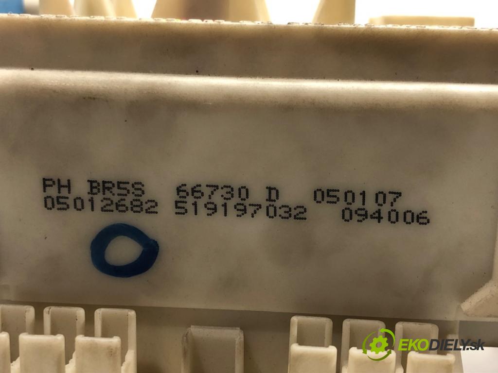 MAZDA 3 (BK) 2003 - 2009    2.0 MZR-CD (BK14) 105 kW [143 KM] olej napędowy 2006 - 2009  modul BSI BR5S-66730-D (Pojistkové skříňky)