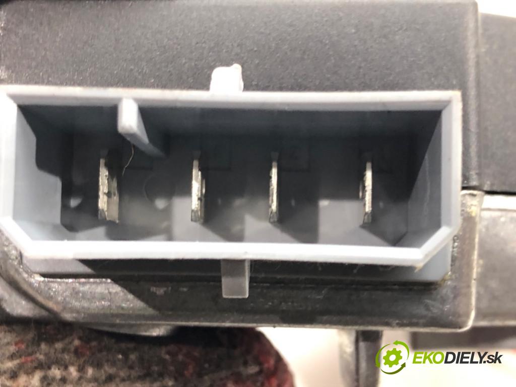 OPEL VECTRA C Kombi (Z02) 2003 - 2009    1.8 (F35) 103 kW [140 KM] benzyna 2005 - 2008  Odpor, rezistor kúrenia vzduchu  (Odpory (rezistory) kúrenia)