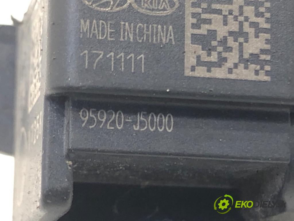 KIA STINGER (CK) 2017 - 2022    3.3 T-GDi 4WD 272 kW [370 KM] benzyna 2017 - 2022  Snímač nárazu 95920-J5000 (Snímače nárazu)