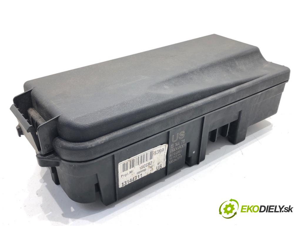 OPEL SIGNUM liftback (Z03) 2003 - 2008    2.2 direct (F48) 114 kW [155 KM] benzyna 2003 - 2008  modul BSI 13144711 (Pojistkové skříňky)