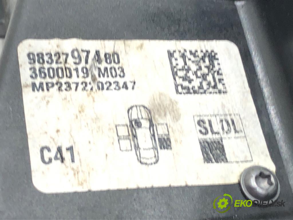 CITROEN C4 III (BA_, BB_, BC_) 2020 - 2022    1.2 PureTech 130 (BAHNSA, BAHNSB) 96 kW [130 KM] benzyna 2020 - 2022  zámok dveře pravý zadní část 9832797480