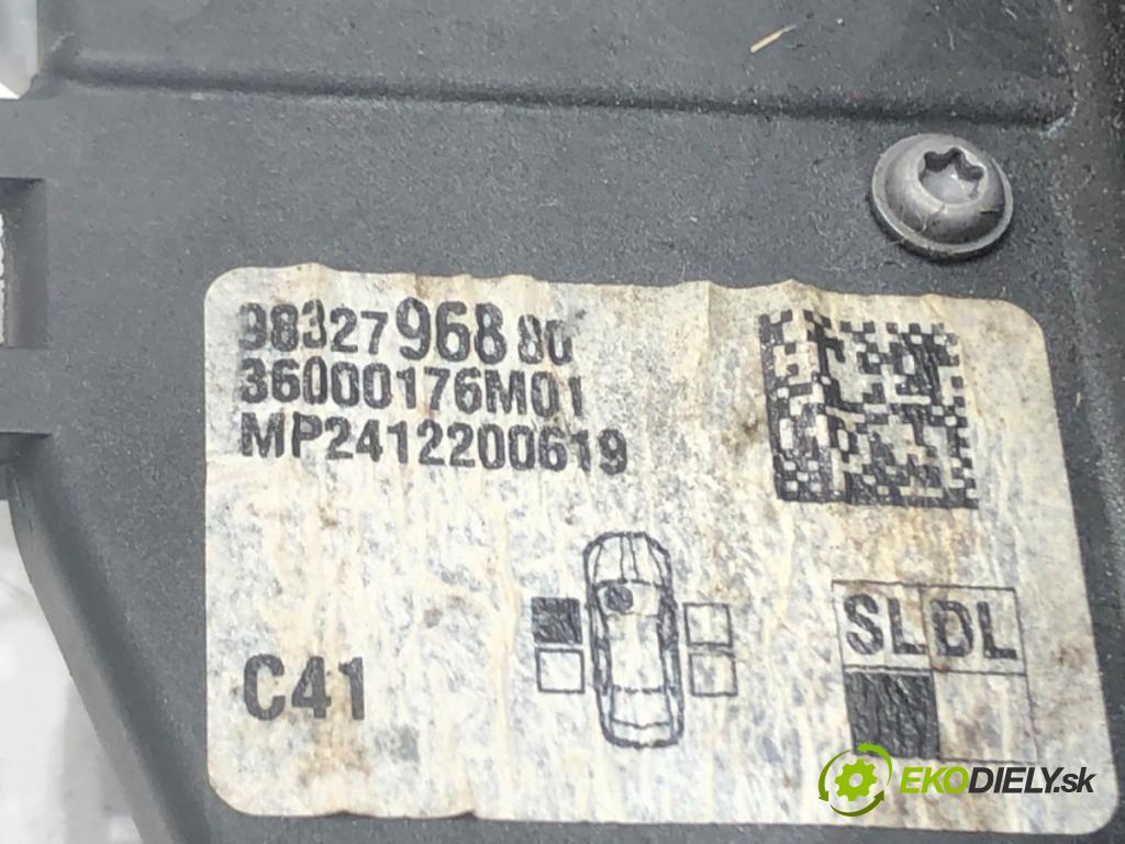 CITROEN C4 III (BA_, BB_, BC_) 2020 - 2022    1.2 PureTech 130 (BAHNSA, BAHNSB) 96 kW [130 KM] benzyna 2020 - 2022  zámok dveře levý přední část 9832796880