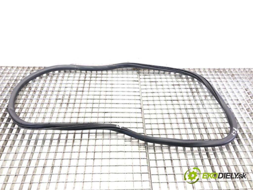 CITROEN C4 III (BA_, BB_, BC_) 2020 - 2022    1.2 PureTech 130 (BAHNSA, BAHNSB) 96 kW [130 KM] benzyna 2020 - 2022  těsnění dveře zadní část levá strana  (Ostatní)