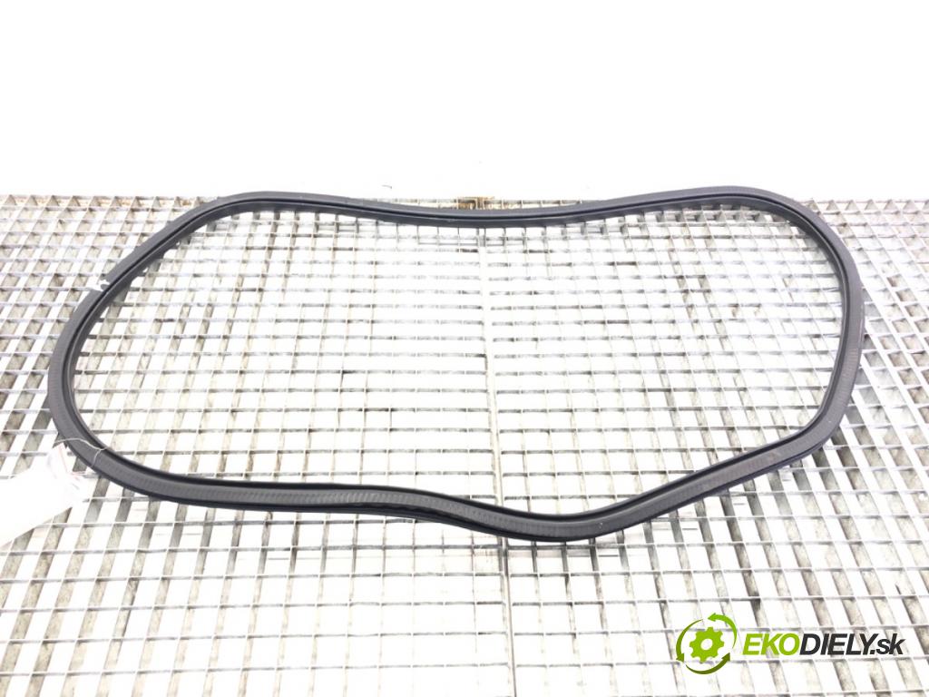 CITROEN C4 III (BA_, BB_, BC_) 2020 - 2022    1.2 PureTech 130 (BAHNSA, BAHNSB) 96 kW [130 KM] benzyna 2020 - 2022  těsnění dveře zadní část pravá  (Ostatní)