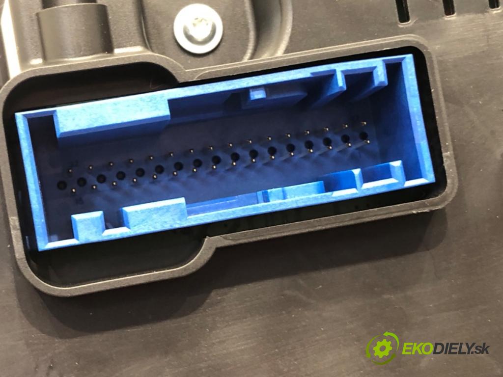 OPEL CORSA E (X15) 2014 - 2022    1.4 (08, 68) 66 kW [90 KM] benzyna 2014 - 2022  Prístrojovka 39204203 (Prístrojové dosky, displeje)