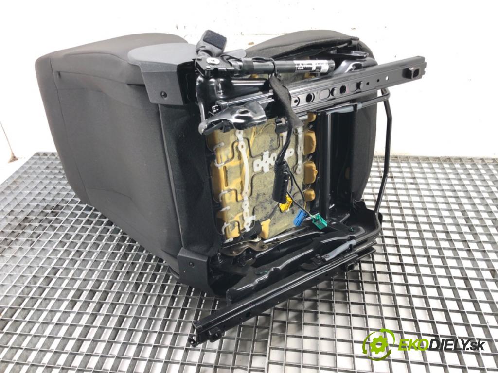 OPEL CORSA E (X15) 2014 - 2022    1.4 (08, 68) 66 kW [90 KM] benzyna 2014 - 2022  Sedadlo ľavy predný