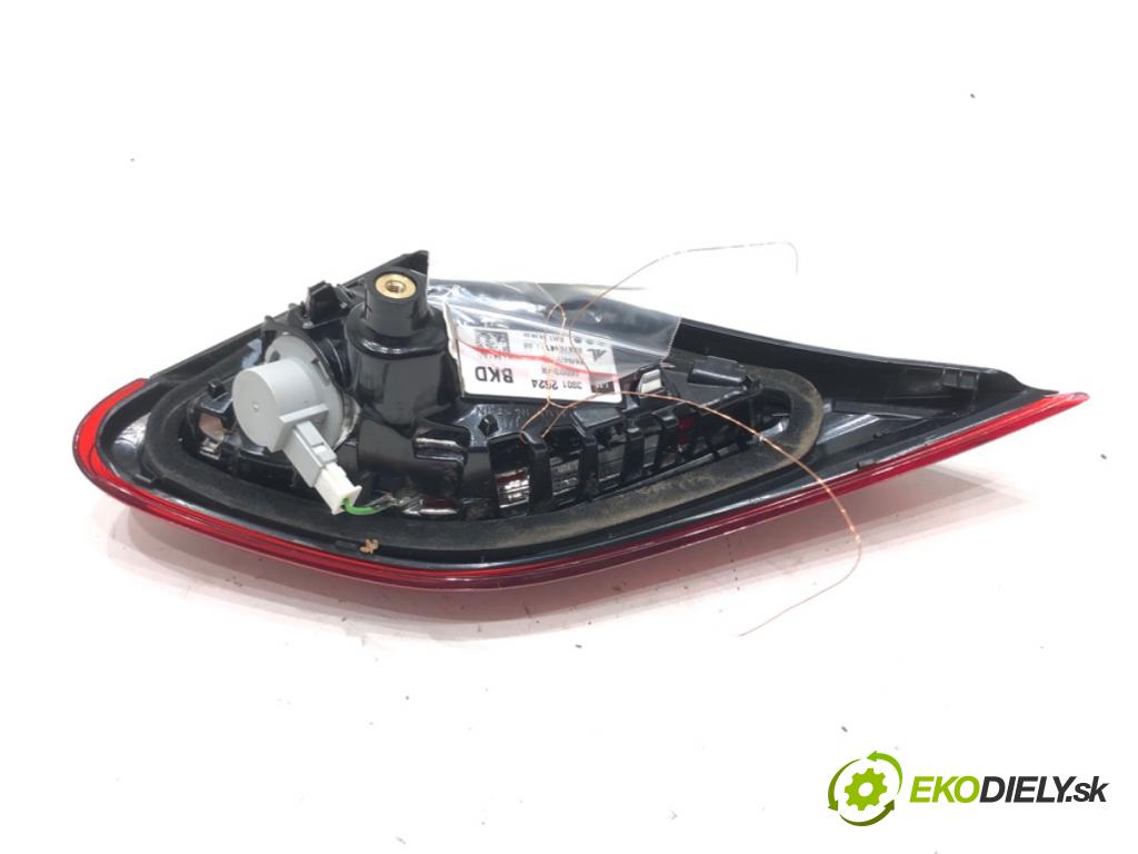 OPEL CORSA E (X15) 2014 - 2022    1.4 (08, 68) 66 kW [90 KM] benzyna 2014 - 2022  světlo zadní část pravá vnitřní 39012624 (Ostatné)