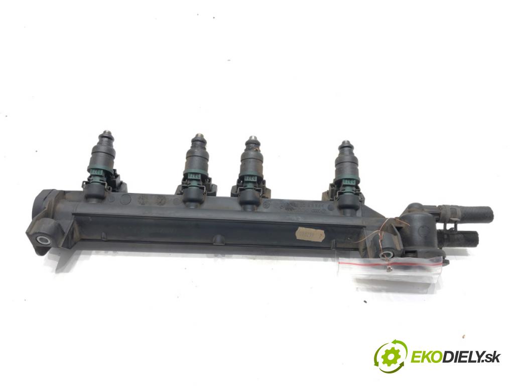 VW GOLF IV (1J1) 1997 - 2008    1.6 74 kW [100 KM] benzyna 1997 - 2004  Lišta vstrekovacia 06A133317A (Vstrekovacie lišty)