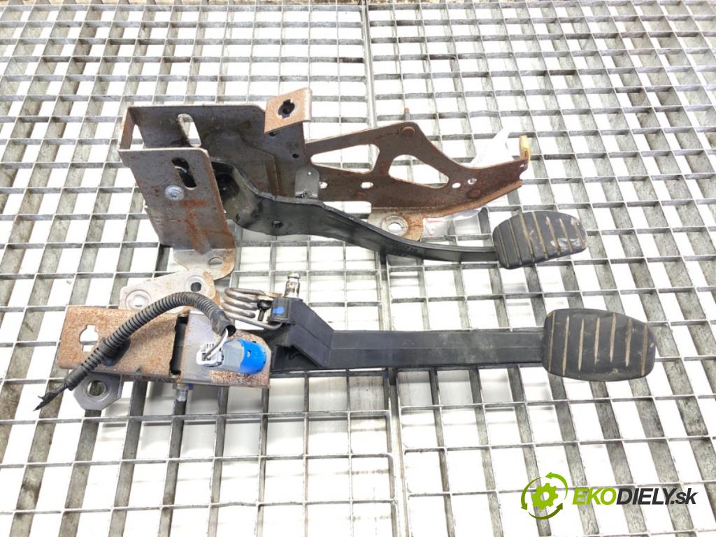 MERCEDES-BENZ CITAN Nadwozie pełne/minivan (W415) 2012 - 2021    109 CDI (415.601, 415.603, 415.605) 66 kW [90 KM] olej napędowy 2012 - 2021  PEDÁL: 8200467212 (Pedále)