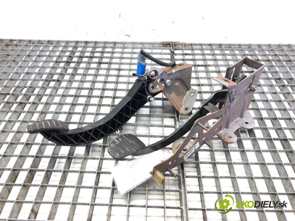 MERCEDES-BENZ CITAN Nadwozie pełne/minivan (W415) 2012 - 2021    109 CDI (415.601, 415.603, 415.605) 66 kW [90 KM] olej napędowy 2012 - 2021  PEDÁL: 8200467212 (Pedále)