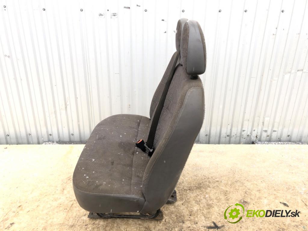 FORD TRANSIT Autobus (FD_ _, FB_ _, FS_ _, FZ_ _, FC_ _) 2000 - 2006    2.0 DI (F_E_, F_F_, F_G_) 63 kW [86 KM] olej napędowy 2000 - 2006  Sedadlo pravy predný