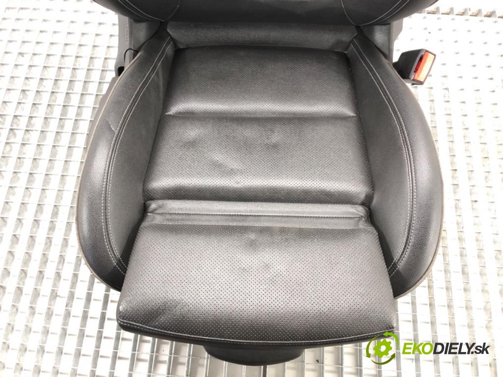 OPEL INSIGNIA B Sports Tourer (Z18) 2017 - 2022    1.5 (35) 121 kW [165 KM] benzyna 2017 - 2022  Sedadlo pravy predný
