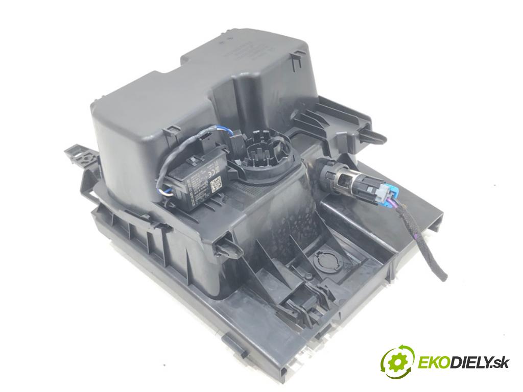 OPEL INSIGNIA B Sports Tourer (Z18) 2017 - 2022    1.5 (35) 121 kW [165 KM] benzyna 2017 - 2022  držák na nápoje 39080460 (Úchyty)