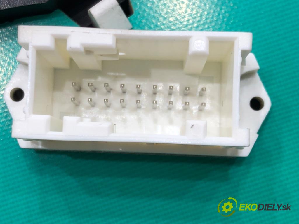 PEUGEOT 207 liftback 2011 54 kW 1.4 1360 prístrojovka 9666898580 (Přístrojová deska)