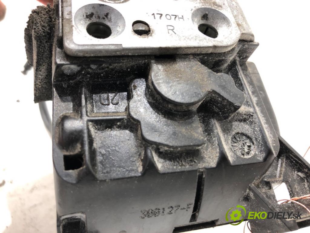 RENAULT CLIO III (BR0/1, CR0/1) 2005 - 2014    1.2 16V (BR02, BR0J, BR11, CR02, CR0J, CR11) 55 kW [75 KM] benzyna 2005 - 2014  zámok dveře pravý přední část