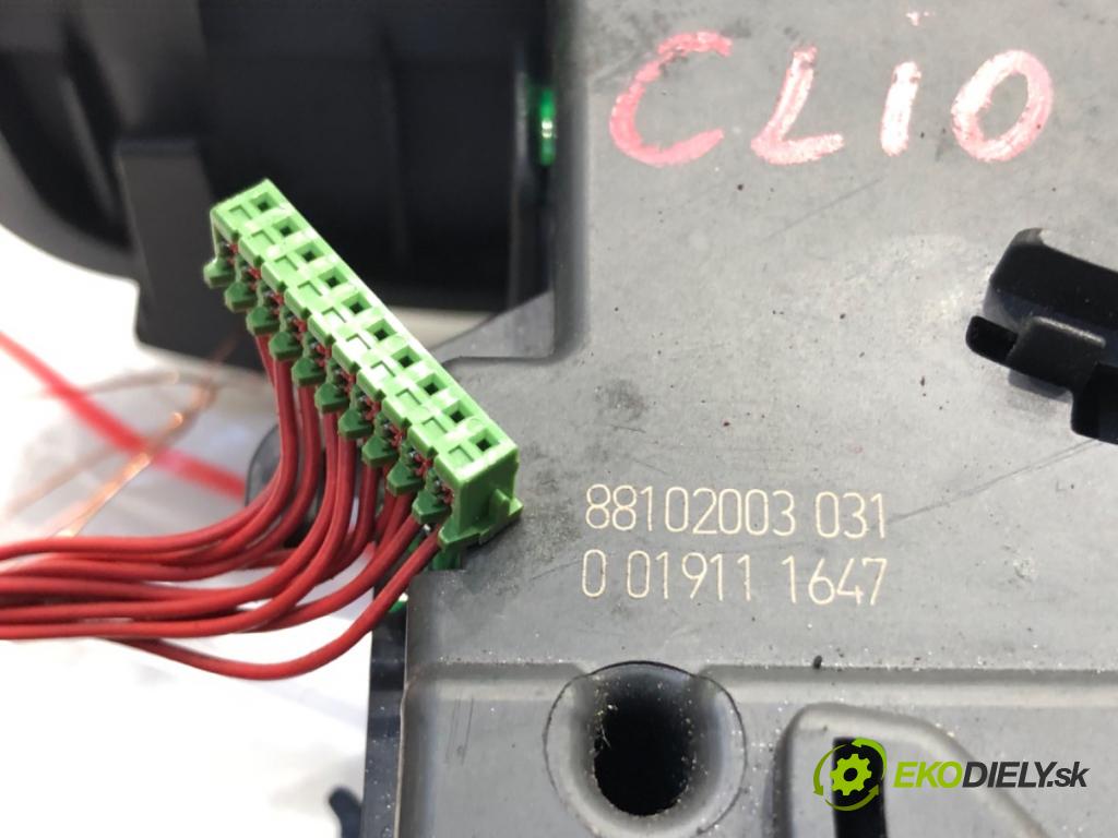 RENAULT CLIO III (BR0/1, CR0/1) 2005 - 2014    1.2 16V (BR02, BR0J, BR11, CR02, CR0J, CR11) 55 kW [75 KM] benzyna 2005 - 2014  Prepínač smeroviek 88102003 (Prepínače, spínače, tlačidlá a ovládače kúrenia)