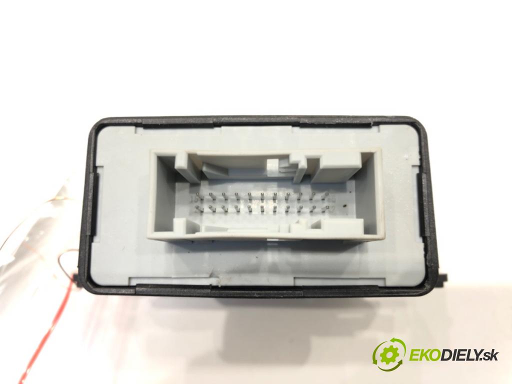 AUDI A6 C6 (4F2) 2004 - 2011    2.0 TDI 103 kW [140 KM] olej napędowy 2004 - 2008  Modul svetiel 8P0907357H (Ostatné)