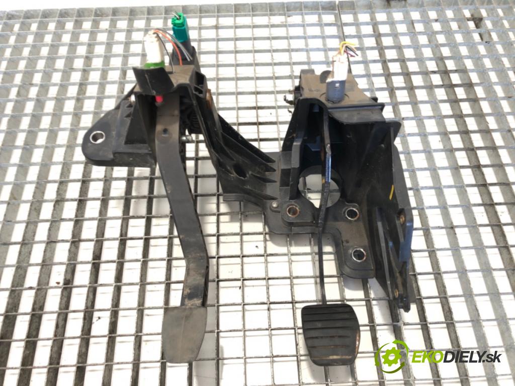 RENAULT MASTER III Skrzynia (FV) 2010 - 2022    2.3 dCi 165 FWD (FV0P, FV0U, FV11, FV12) 120 kW [163 KM] olej napędowy 2014 - 2022  PEDÁL: 465104099R (Pedále)