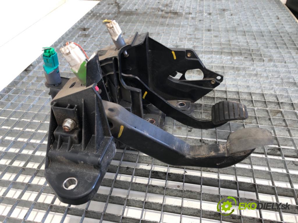 RENAULT MASTER III Skrzynia (FV) 2010 - 2022    2.3 dCi 165 FWD (FV0P, FV0U, FV11, FV12) 120 kW [163 KM] olej napędowy 2014 - 2022  PEDÁL: 465104099R (Pedále)