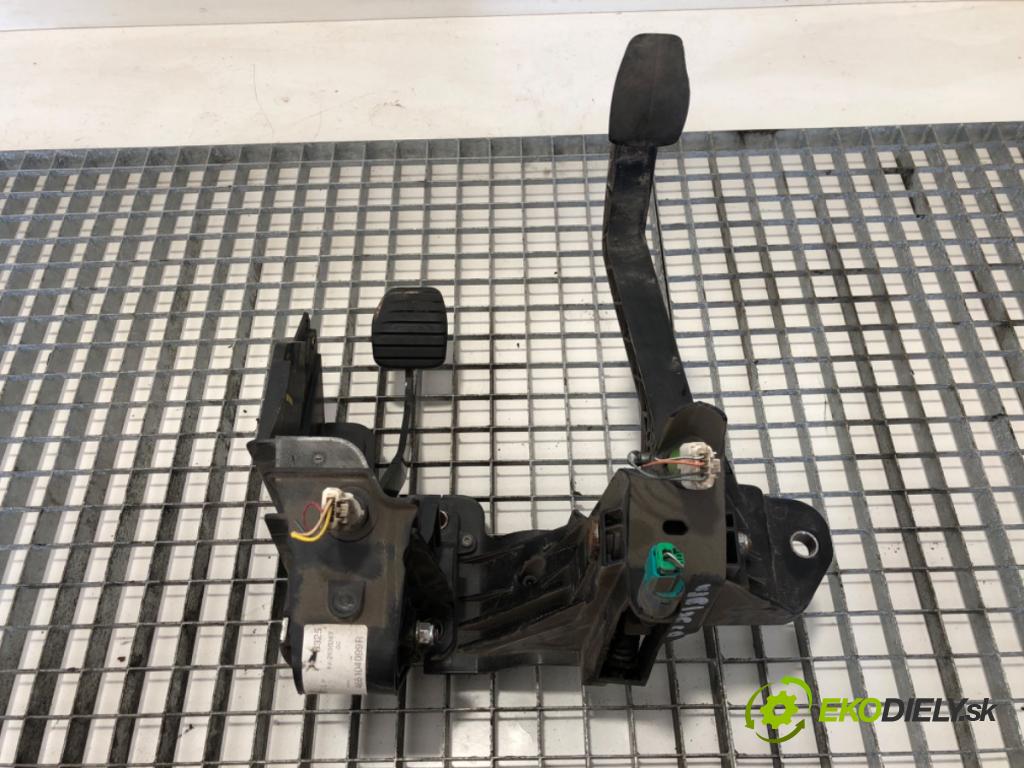 RENAULT MASTER III Skrzynia (FV) 2010 - 2022    2.3 dCi 165 FWD (FV0P, FV0U, FV11, FV12) 120 kW [163 KM] olej napędowy 2014 - 2022  PEDÁL: 465104099R (Pedále)