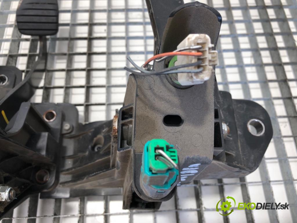 RENAULT MASTER III Skrzynia (FV) 2010 - 2022    2.3 dCi 165 FWD (FV0P, FV0U, FV11, FV12) 120 kW [163 KM] olej napędowy 2014 - 2022  PEDÁL: 465104099R (Pedále)