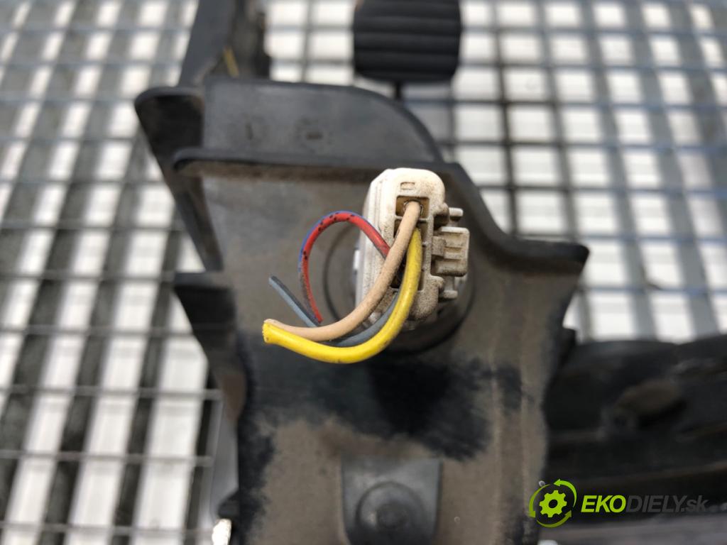 RENAULT MASTER III Skrzynia (FV) 2010 - 2022    2.3 dCi 165 FWD (FV0P, FV0U, FV11, FV12) 120 kW [163 KM] olej napędowy 2014 - 2022  PEDÁL: 465104099R (Pedále)