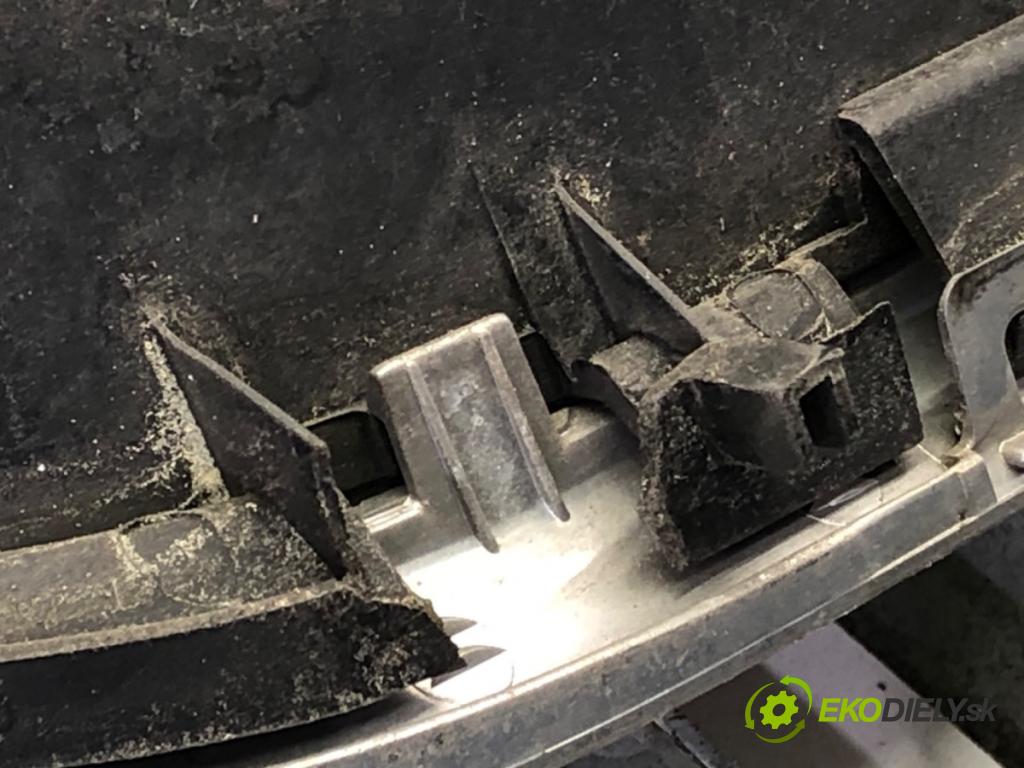 VW PASSAT B5.5 (3B3) 2000 - 2005    2.5 TDI 110 kW [150 KM] olej napędowy 2000 - 2005  mřížka maska 3B0853562 (Mřížky (masky) chladičů)