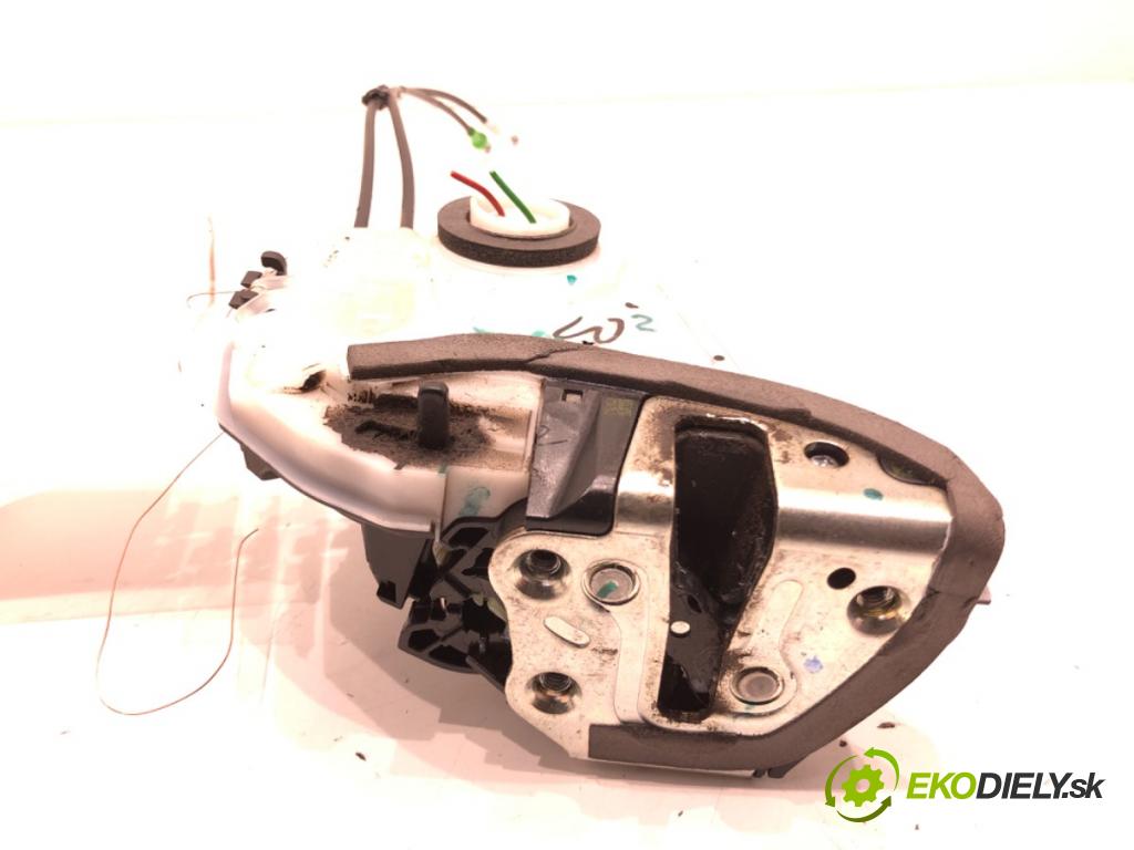 TOYOTA AYGO (_B4_) 2014 - 2022    1.0 VVTi (KGB40) 53 kW [72 KM] benzyna 2018 - 2022  zámok dveře pravý zadní část 