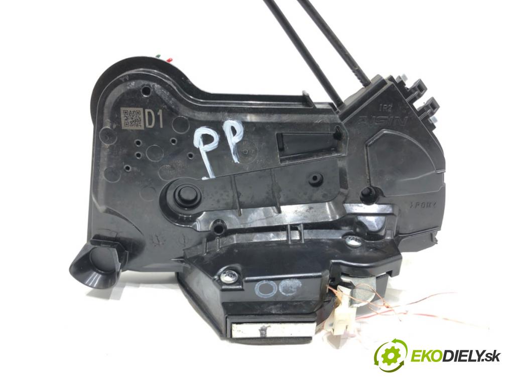 TOYOTA AYGO (_B4_) 2014 - 2022    1.0 VVTi (KGB40) 53 kW [72 KM] benzyna 2018 - 2022  zámok dveře pravý přední část