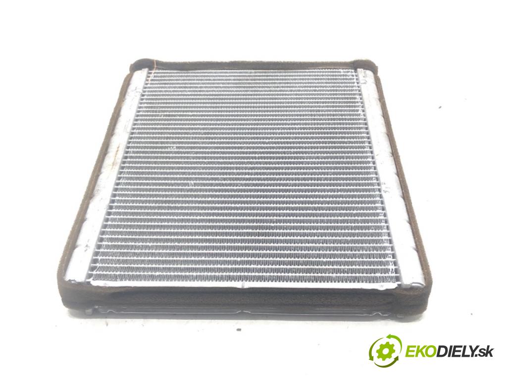 TOYOTA AVENSIS (_T25_) 2003 - 2008    1.8 (ZZT251_) 95 kW [129 KM] benzyna 2003 - 2008  topné těleso radiátor topení  (Radiátory topení)