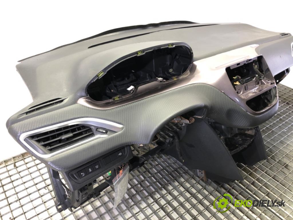 PEUGEOT 2008 I SUV 2014 68 kW 1.6 HDi 1560 palubní doska AirBag spolujezdce volantu 9672848580