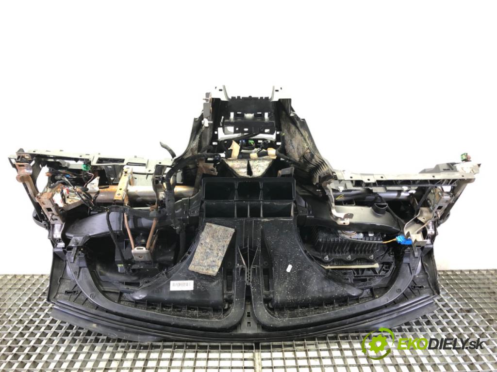 PEUGEOT 2008 I SUV 2014 68 kW 1.6 HDi 1560 palubní doska AirBag spolujezdce volantu 9672848580