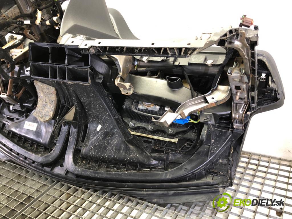 PEUGEOT 2008 I SUV 2014 68 kW 1.6 HDi 1560 palubní doska AirBag spolujezdce volantu 9672848580