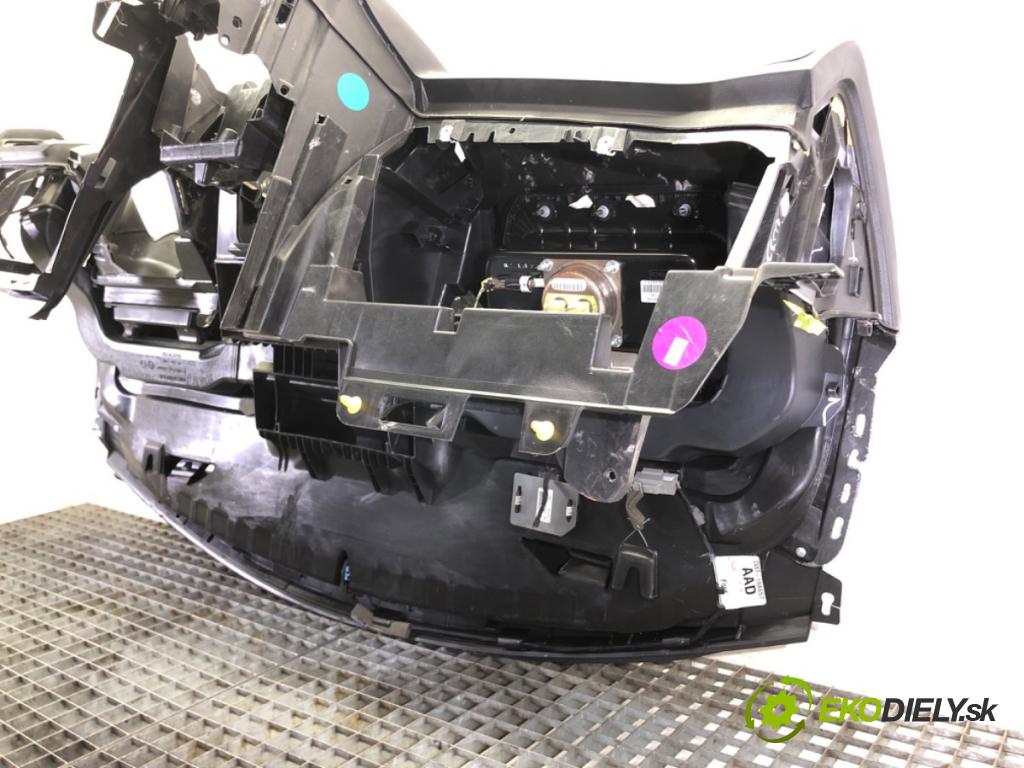 FORD FOCUS III 2010 - 2022    2.0 119 kW [162 KM] benzyna 2011 - 2017  Palubná doska  (Palubné dosky)
