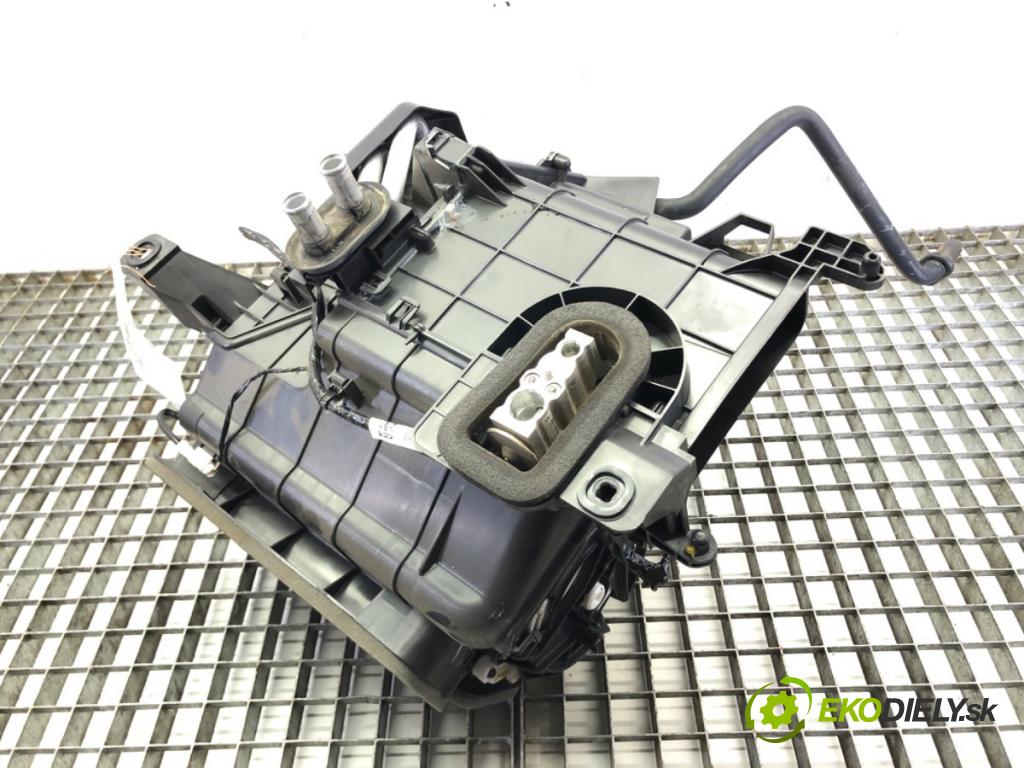 HONDA CIVIC X coupe 2016 - 2022    2.0 118 kW [160 KM] benzyna 2016 - 2022  Výhrevné teleso, radiátor kúrenia KOMBAJN 32157-TBA-A001