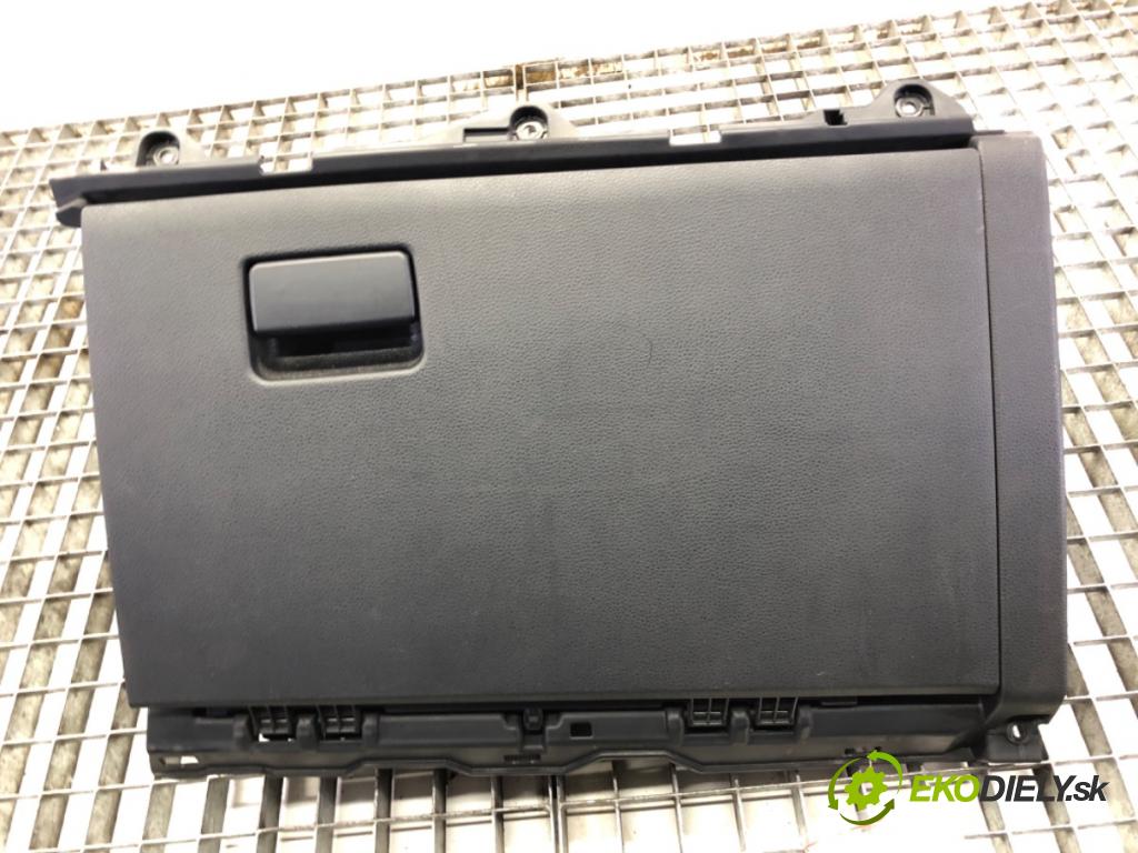 TOYOTA COROLLA sedan (_E21_) 2019 - 2022    1.8 VVTi Hybrid (ZWE211, MZEA12) 72 kW [98 KM] Hybryda silnik benzynowy / elektryczny 2019 - 2022  Priehradka, kastlík spolujazdca  (Priehradky, kastlíky)