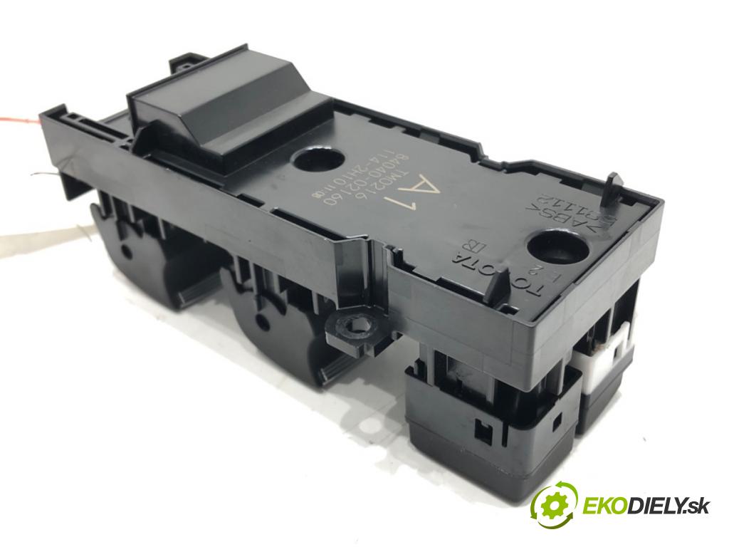 TOYOTA COROLLA E21 sedan 2021 72 kW 1.8 VVTi Hybrid (ZWE211, MZEA12) 1798 Prepínač okien 84040-02160 (Prepínacie páčky pod volantom)