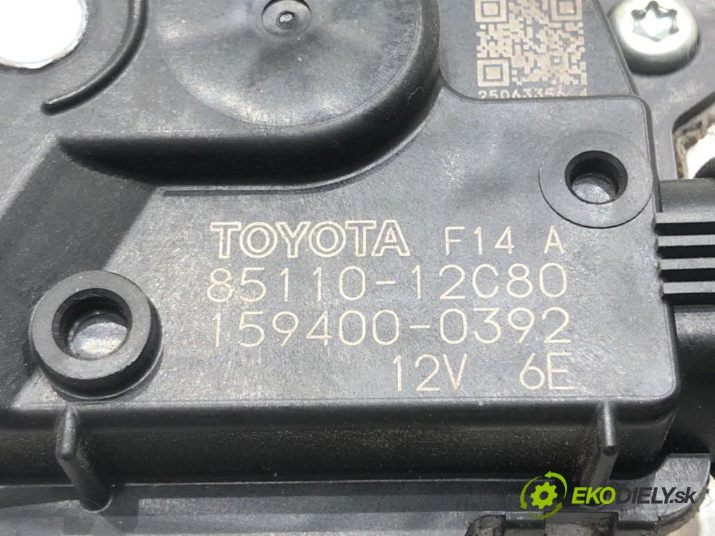 TOYOTA COROLLA sedan (_E21_) 2019 - 2022    1.8 VVTi Hybrid (ZWE211, MZEA12) 72 kW [98 KM] Hybryda silnik benzynowy / elektryczny 2019 - 2022  Mechanizmus stieračov predný 85110-12C80 (Motorčeky stieračov predné)